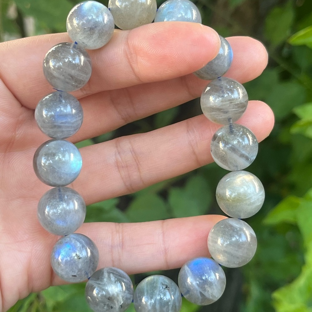 13.5mm stretchable chunky flashy labradorite bracelet - Picture 4 of 5